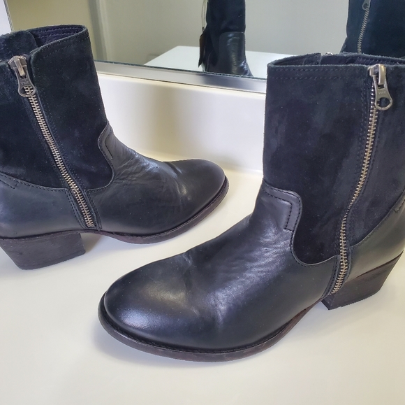 H By Hudson Shoes - H BY HUDSON Riley Zip-Up Ankle Bootie